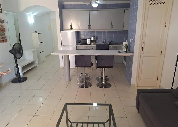 아파트 Brisas Del Mar - Sunset Garden 아데제